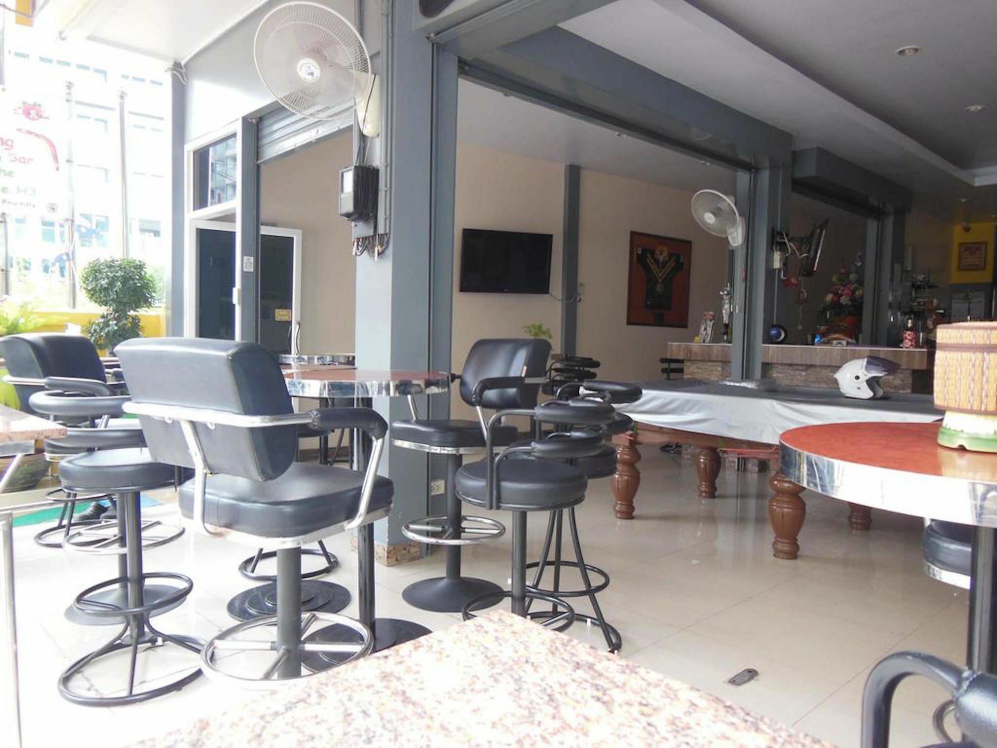 Boomerang Guesthouse And Bar Pattaya Exterior foto
