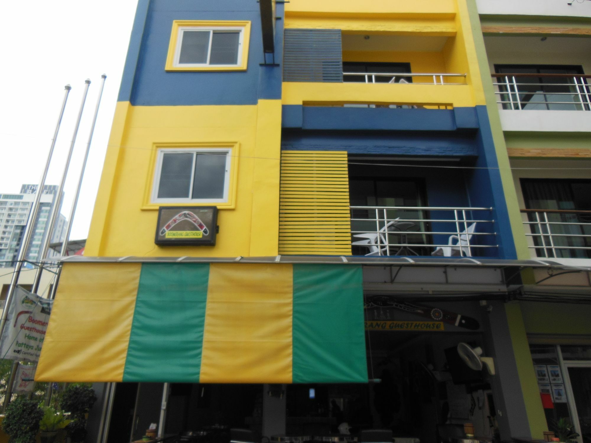 Boomerang Guesthouse And Bar Pattaya Exterior foto